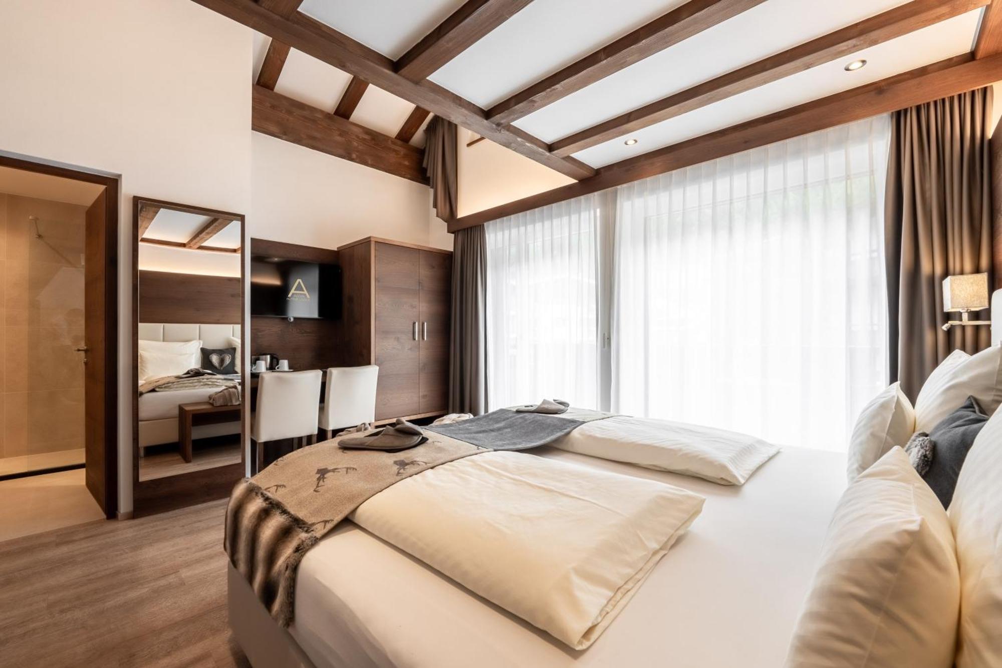 Arya Alpine Lodge Selva di Val Gardena Luaran gambar