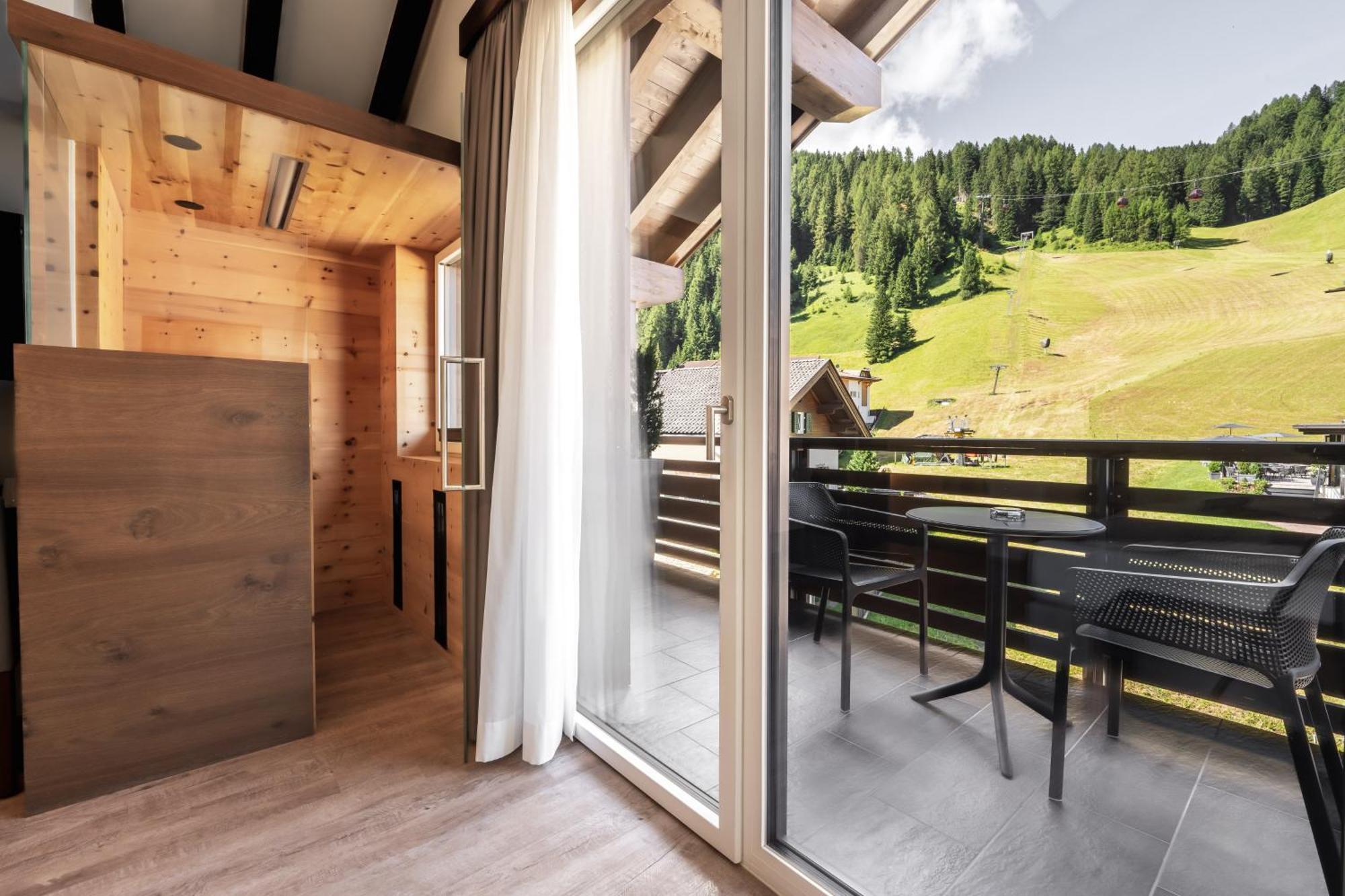 Arya Alpine Lodge Selva di Val Gardena Luaran gambar